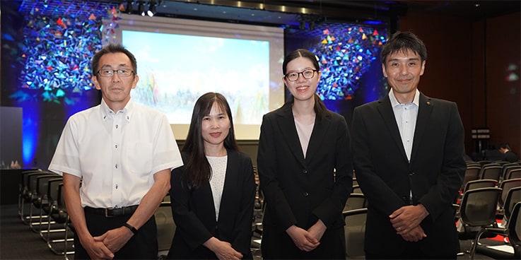 “First a Dream”奖颁奖典礼上的团队成员