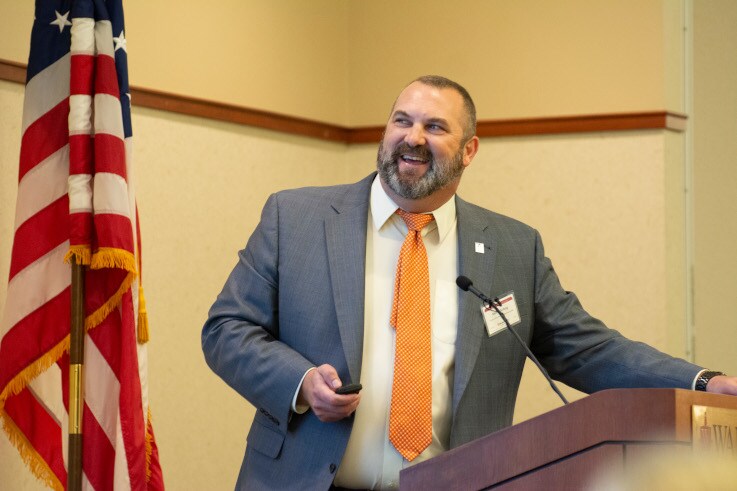 来自德克萨斯大学阿灵顿分校的 Kevin Schug 博士