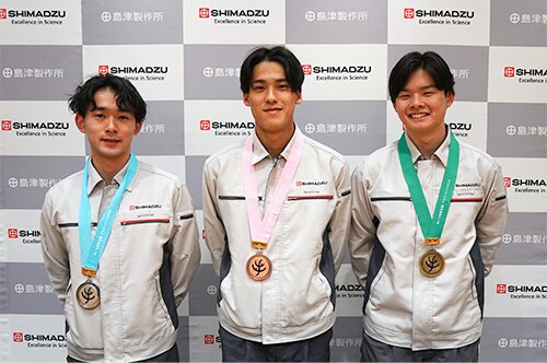 从左至右依次为曾我诚二、中田一志、谷冈浩