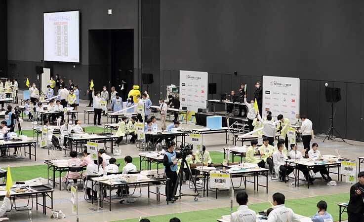 参加“斜坡、颠簸、跳跃！”活动，领悟物理定律