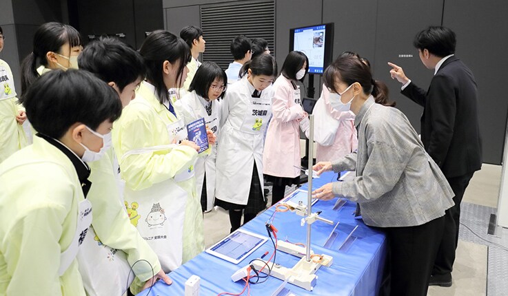 获奖团队成员还参观了岛津理化株式会社的展位